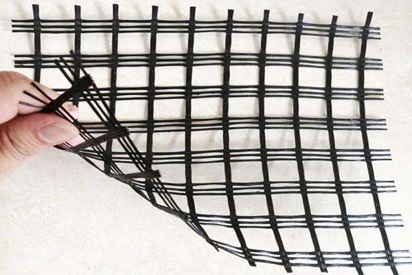 玻纖土工格柵在公路堤堰鋪設(shè)時(shí)注意什么? 第2張