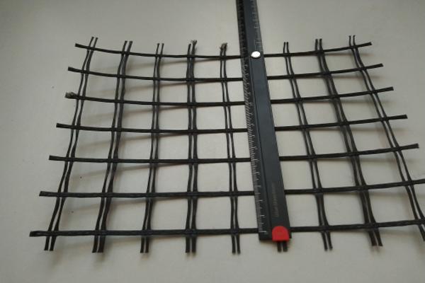在路基中使用土工格柵的作用有哪些呢？  第1張