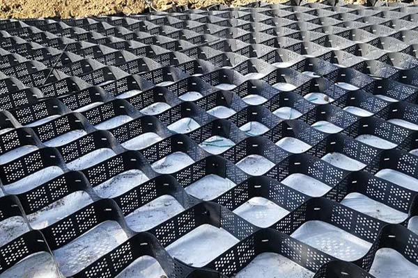 土工格柵與土工格室的區別及作用分析  第3張