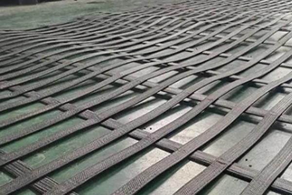 高韌性聚酯紗線集束土工格柵怎么固定呢  第3張