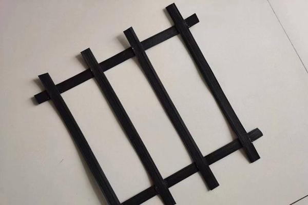 高韌性聚酯紗線集束土工格柵技術規范  第2張