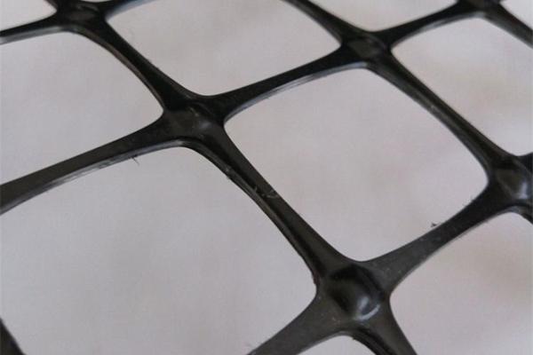 玻纖格柵鋪設在路面里和在路基里的作用  第1張