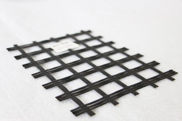 玻纖格柵鋪設在路面里和在路基里的作用  第2張